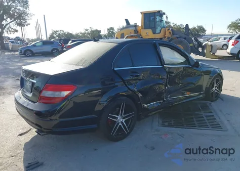 2010 Mercedes-Benz C 300 Luxury/Sport z USA, uszkodzony, nr VIN WDDGF5EBXAR120718